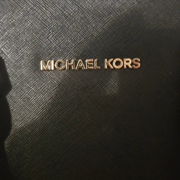 Michael Kors Black Selma Medium Saffiano Leather Purse 🖤 - Picture 5 of 10